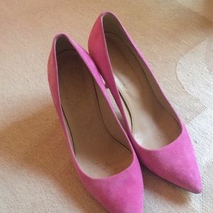Size 6.5 pink suede pumps